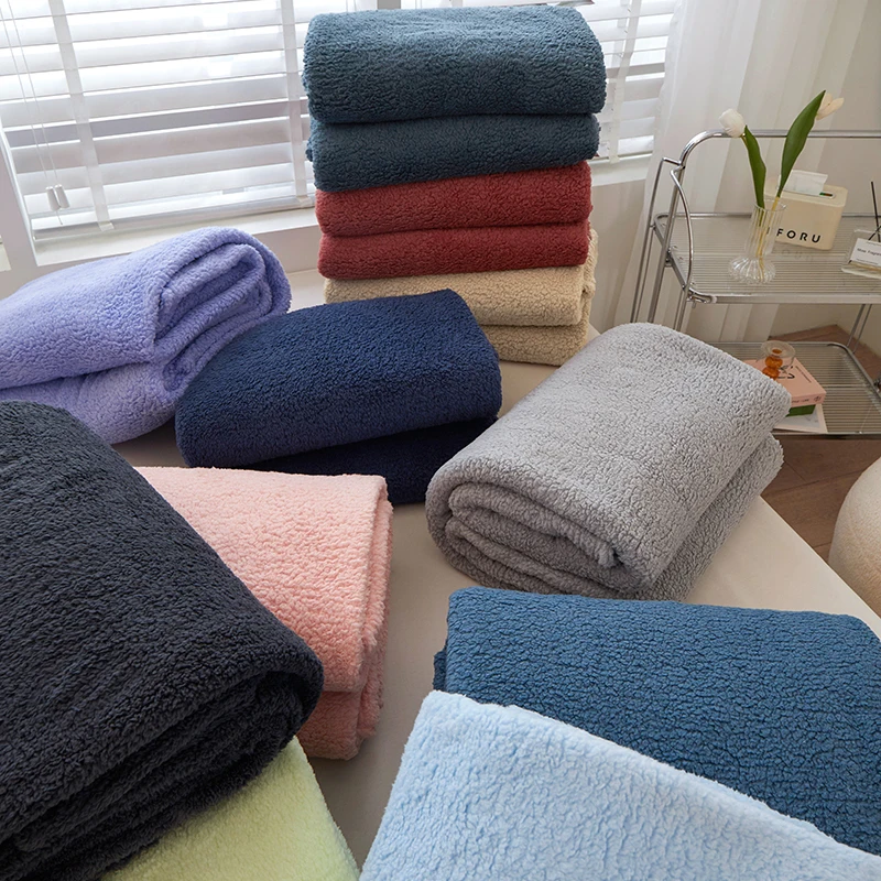 Wholesale Custom Super Warm Travel Blanket Polyester Fibre100% Solid Color Double-Sided Lamb Wool Blankets