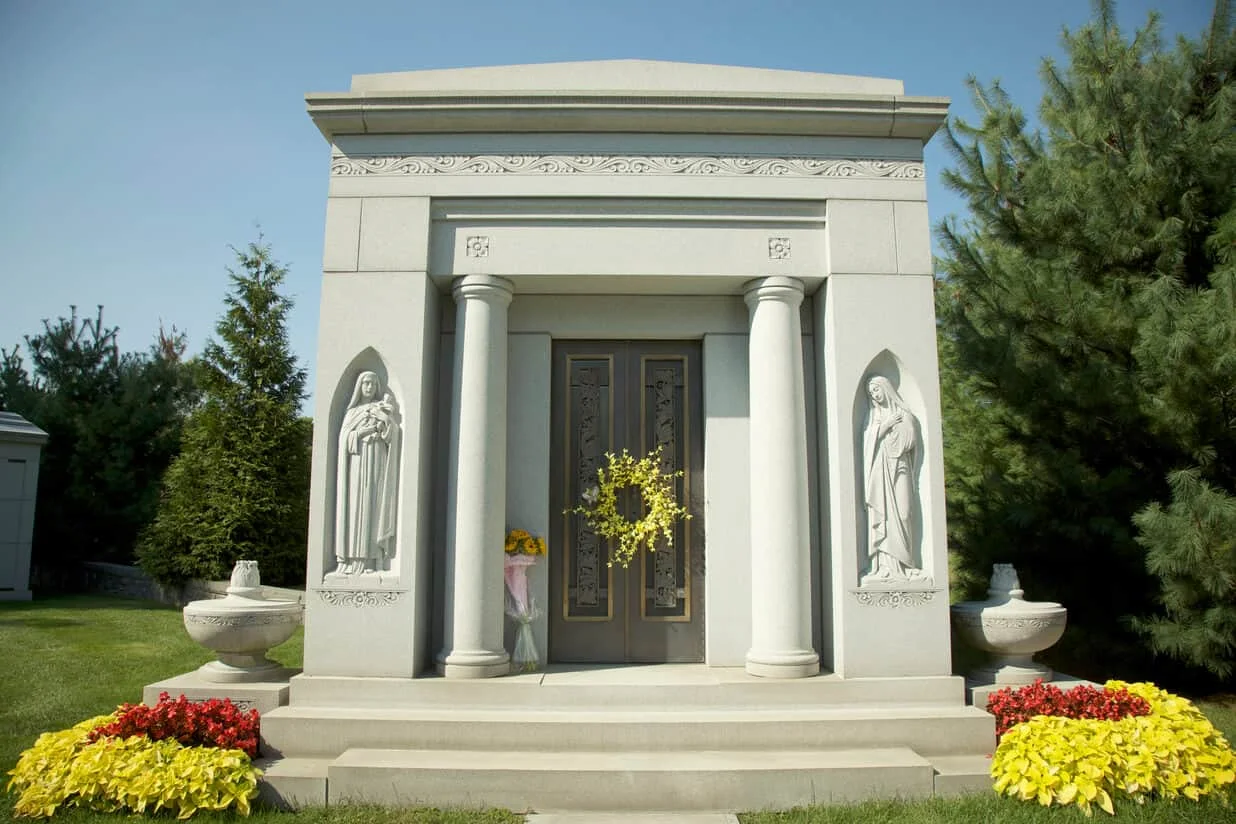 Кладбище-Мемориал-надгробие-природа-Гранит-Камень-склеп-мавзолей-надгробие-для семьи