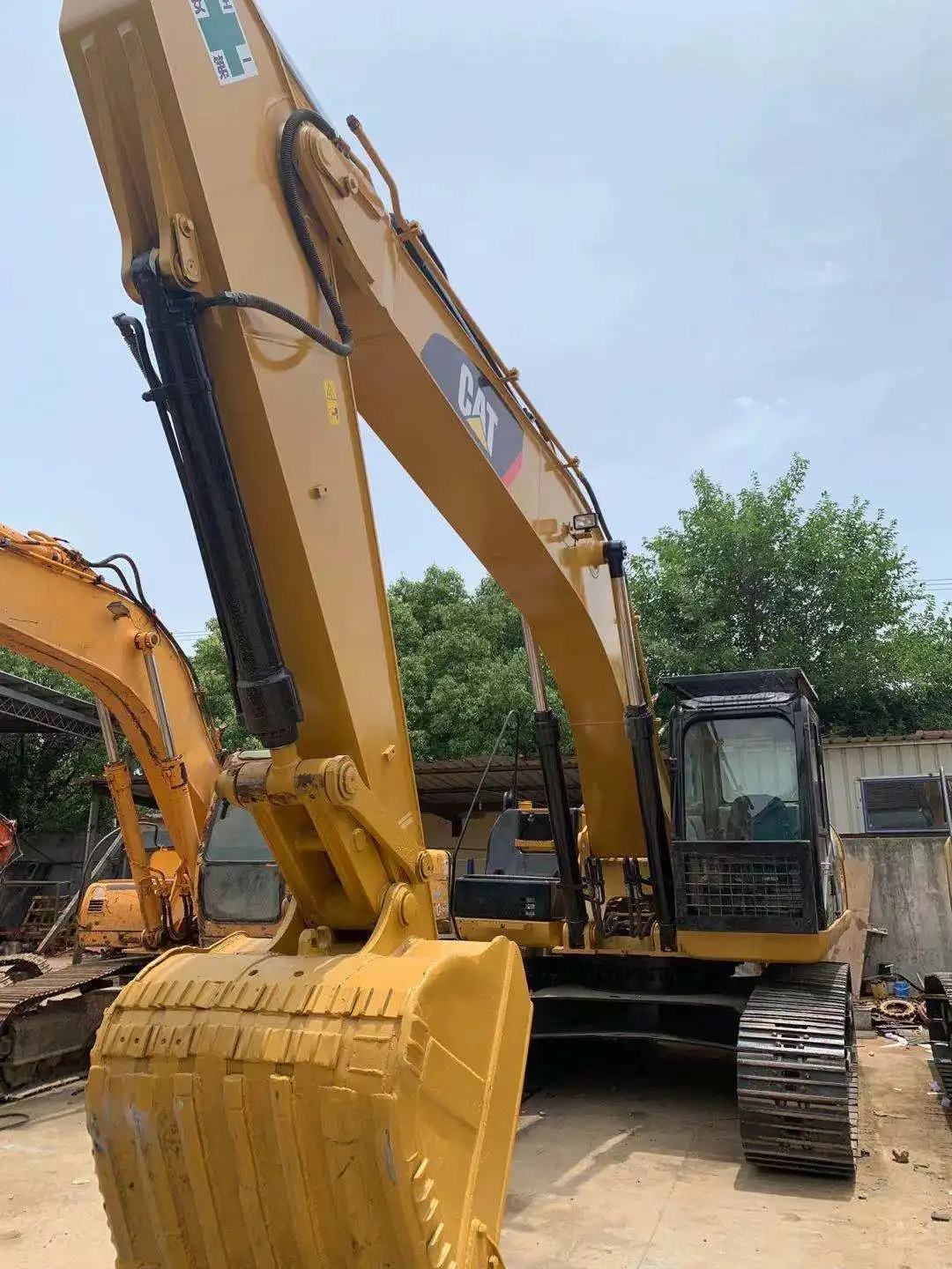 Used 30 ton 35 ton big excavator machinery  CAT330D CAT330C CAT330B heavy duty digging excavator in Shanghai