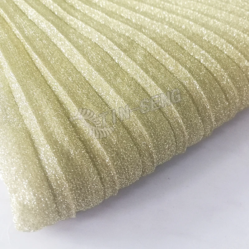 Wrinkled Silver Metallic Yarn Knit Fabric for Skirt