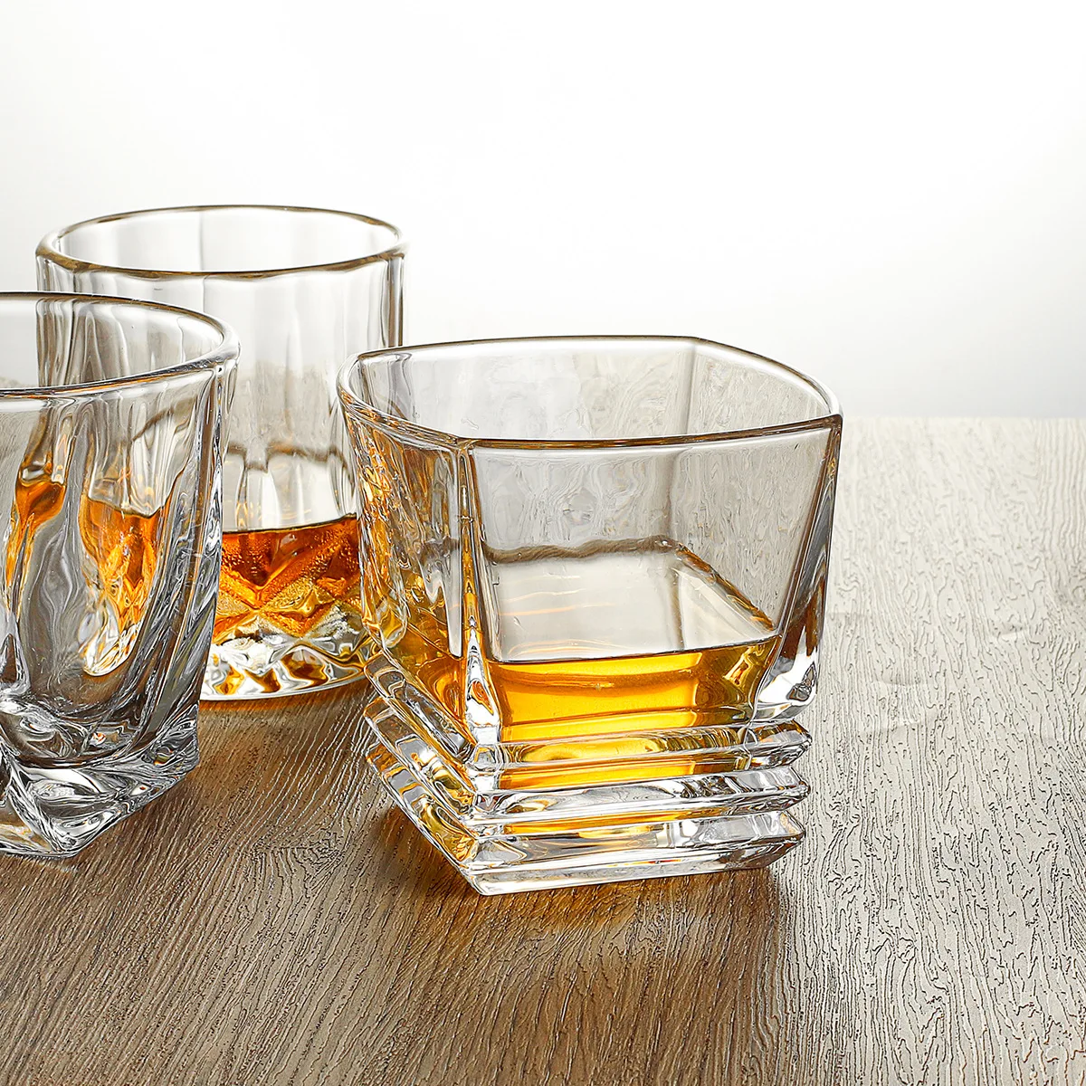 Old Fashioned Crystal Whiskey Glasses Luxury Lead-Free Rotate Tumbler Whiskey Glass Cup For Home Bar Party