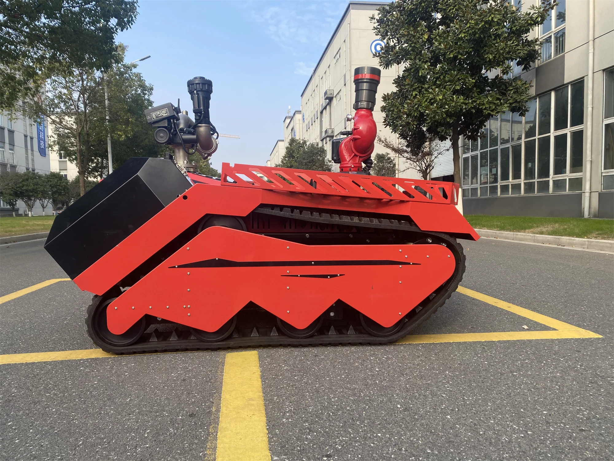 Manufacturer Price Double Monitors Remote Control High-Range Firefighting Robot For Fire Rescue