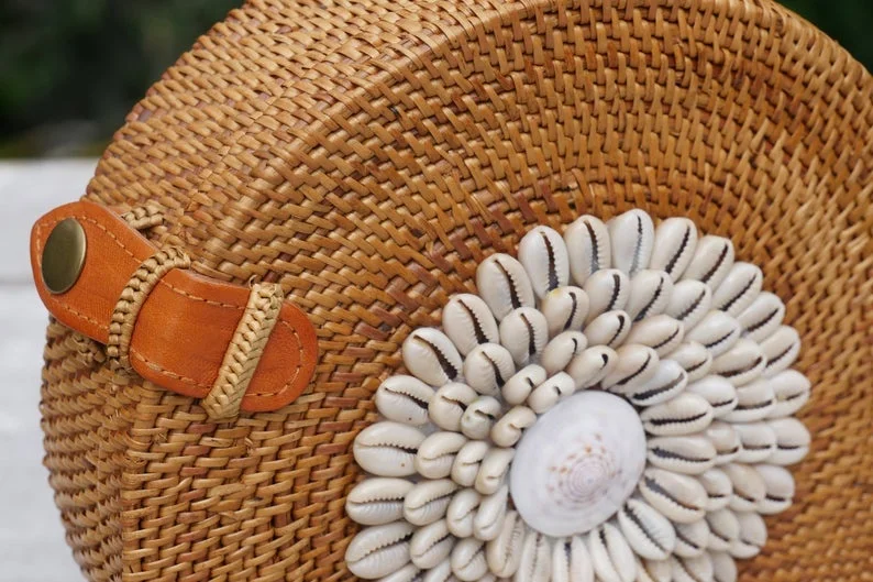 Unique Brown Bali Rattan Handicraft Bag Cowrie Shell Lady Fashion Boho Chic Purse