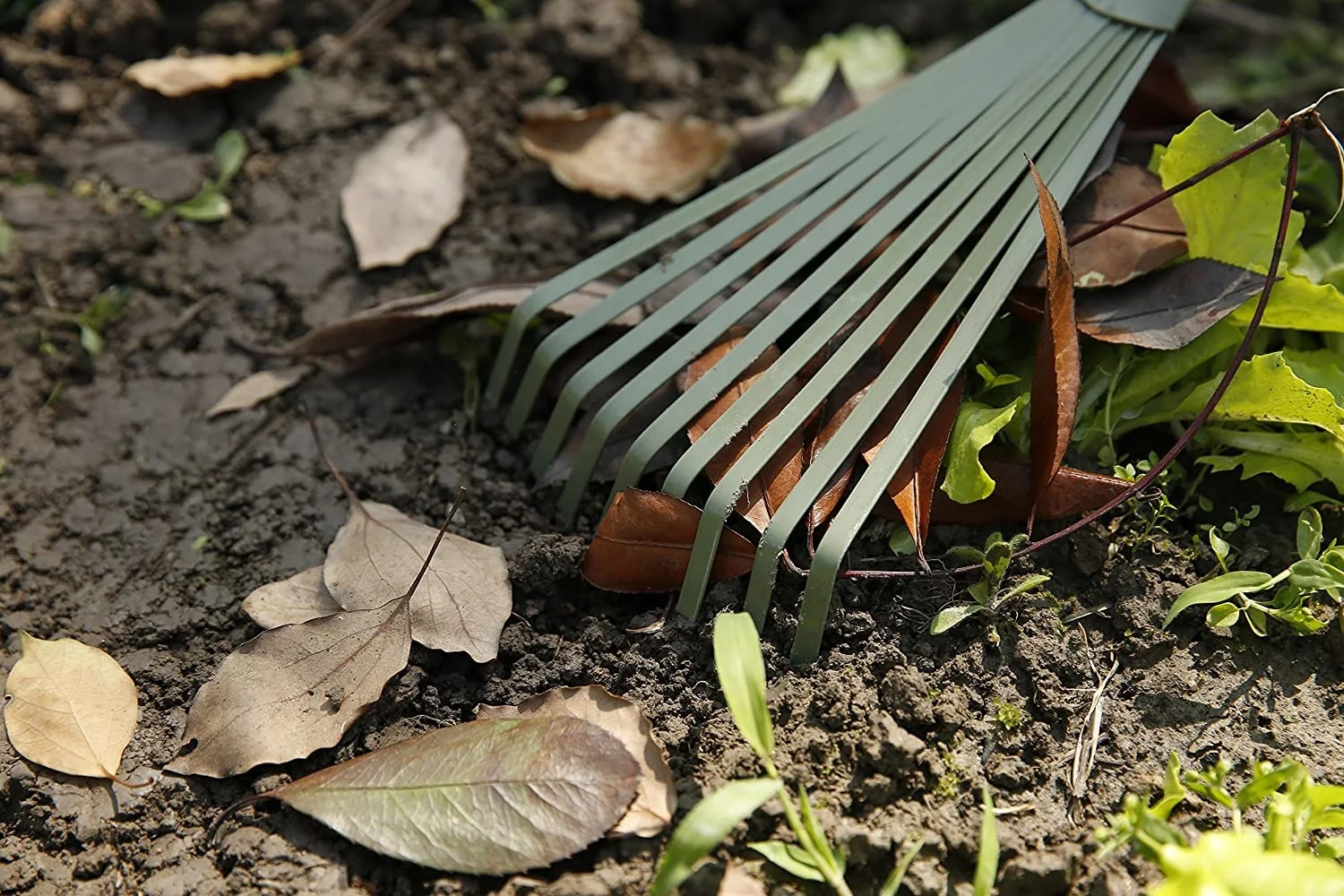 
Hand Trowel Plastic Lawn & Leaf Rake Ergonomic TPR Handle with High Carbon Steel Head, Handle Leveling Rake 