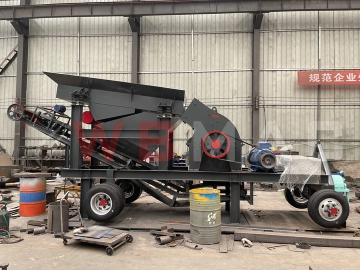 Portable mini diesel engine hammer mill crusher, small scale mobile coal glass gold ore rock crushing machine price