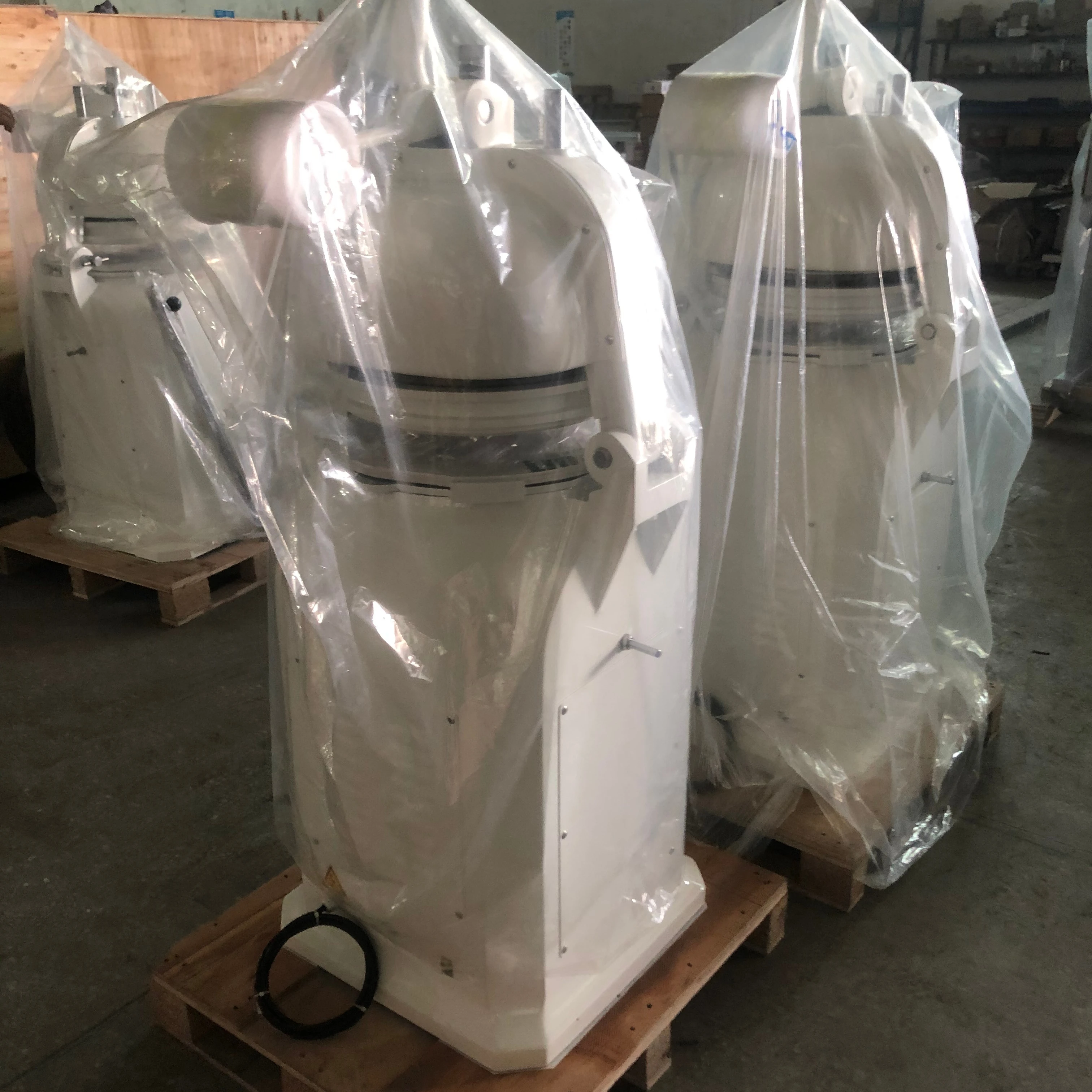 Factory directly supply  high quality semi-automatic dough divider rounder burger bun making machine for hamburger