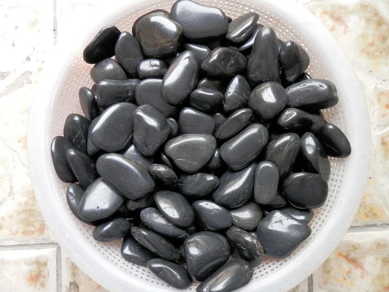 China Natural High-Polished River Stone Black Cobbles & Pebbles for Landscaping