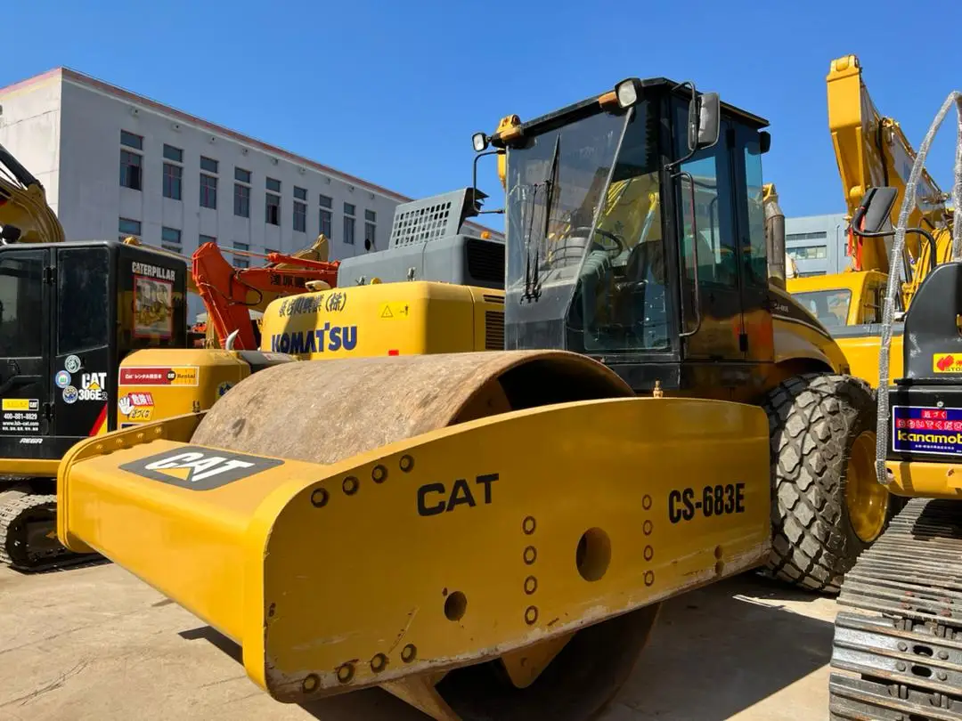 Used Caterpillar CS683E Roller road rollers cat compactor vibratory smooth drum roller construction equipment CS 683  for sale