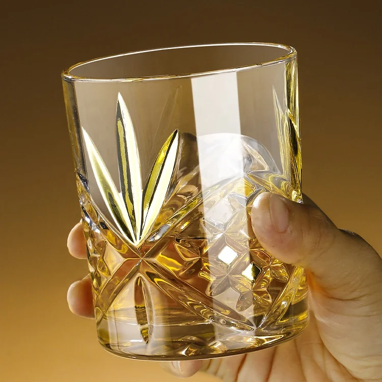 Handmade Elegant Decanter Set with 4 Carved Crystal Glasses and Clear Decanter Whiskey Glass Set for Party