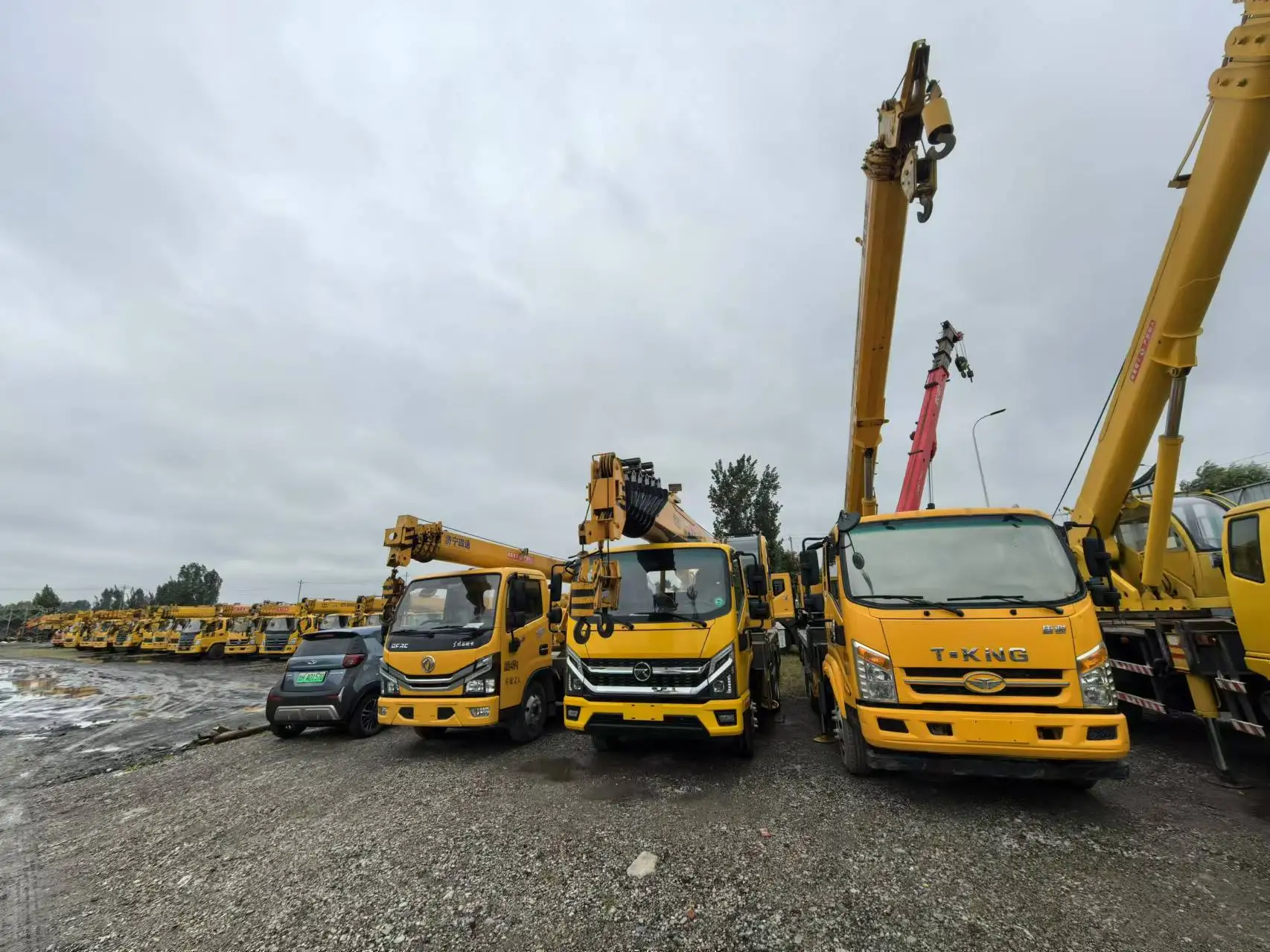 High Quality Wholesale All Terrain Crane With Telescopic Boom For Efficient Lifting And Heavy Duty Applications In Construction