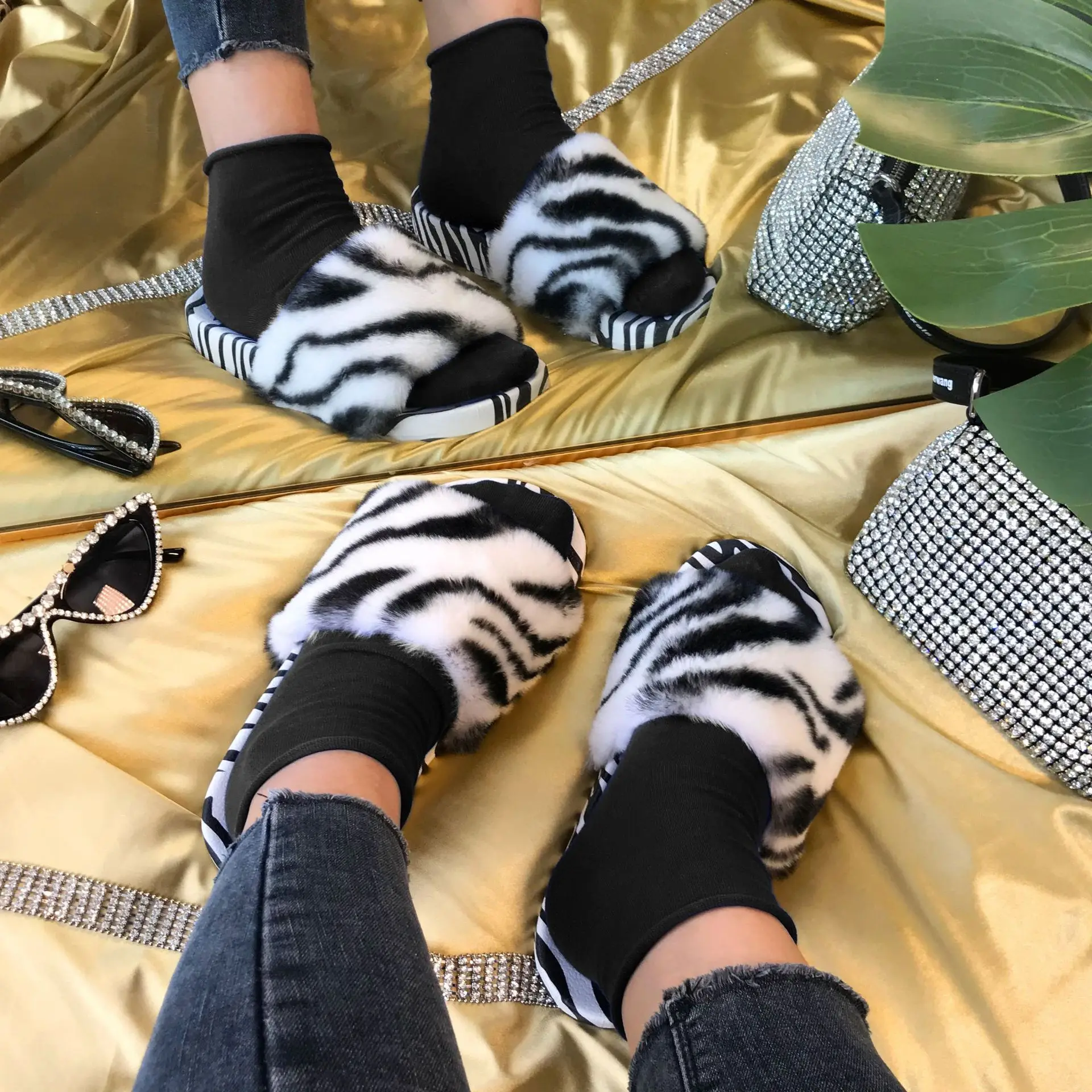 2021 designer new Leopard Warm Winter slides indoor outdoor plush fluffy fashion women fauxy fur slippers