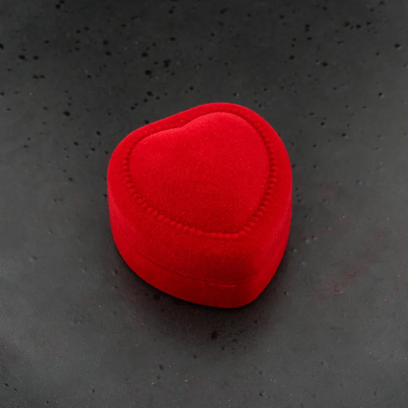 Оптовая продажа с фабрики красная бархатная коробка для ювелирных изделий в форме сердца кольца кристаллами