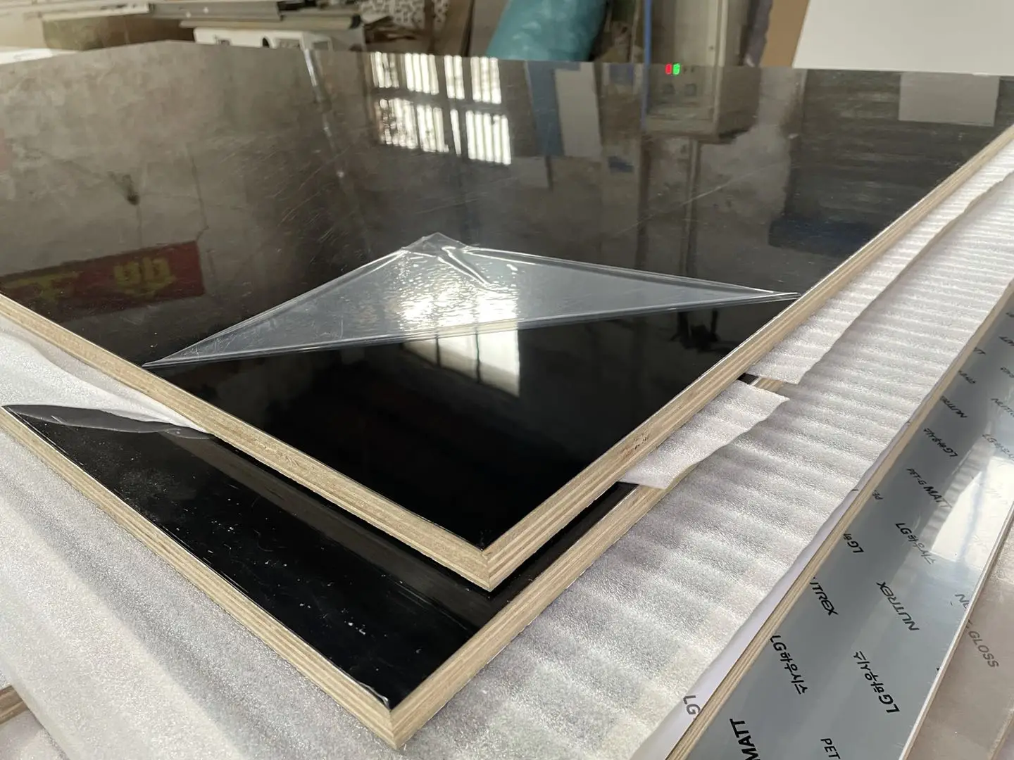 BK00567 High glossy black PET laminated plywood for kitchen