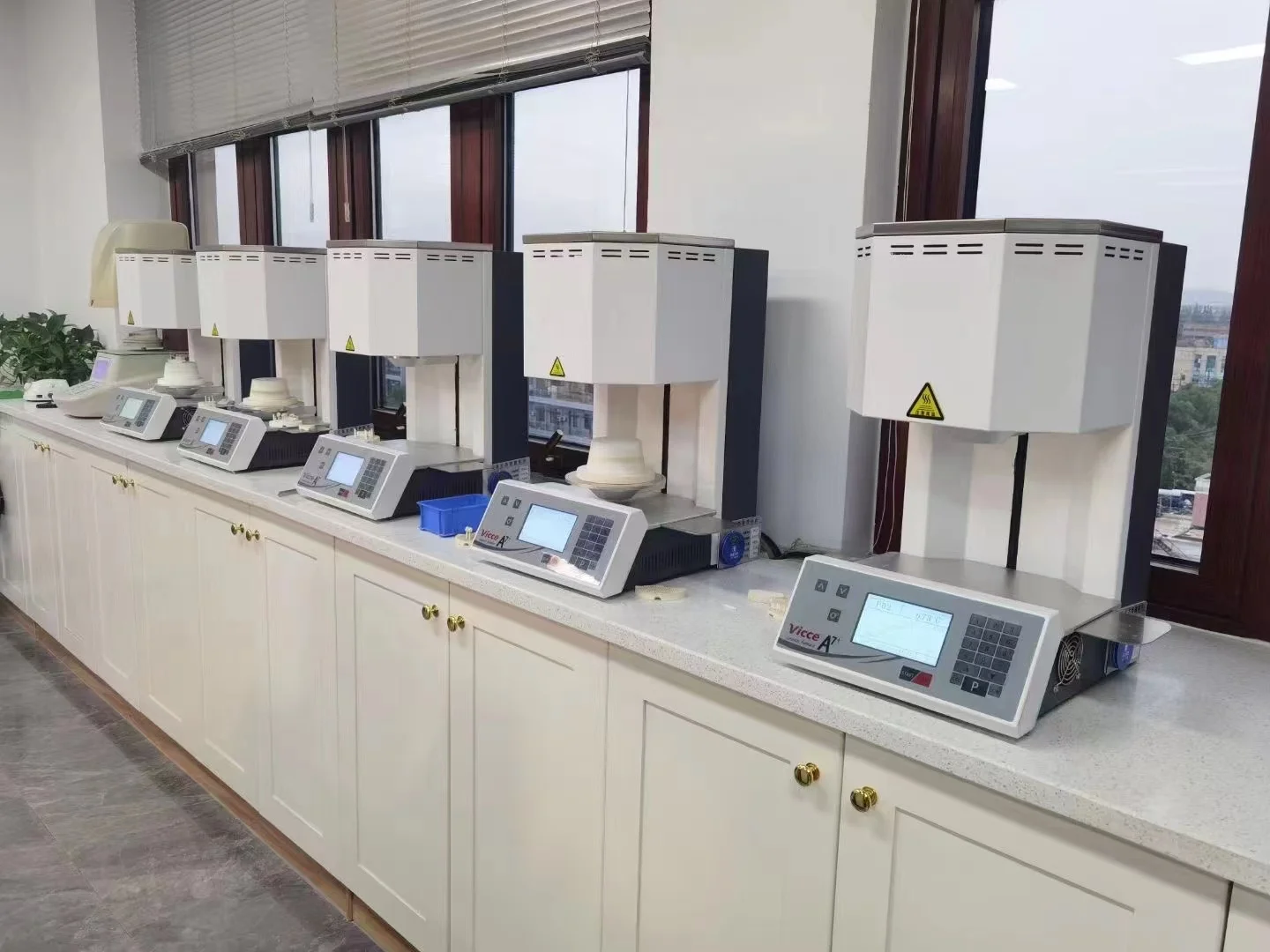 Керамическая фарфоровая печь Vicce зубоврачебное оборудование