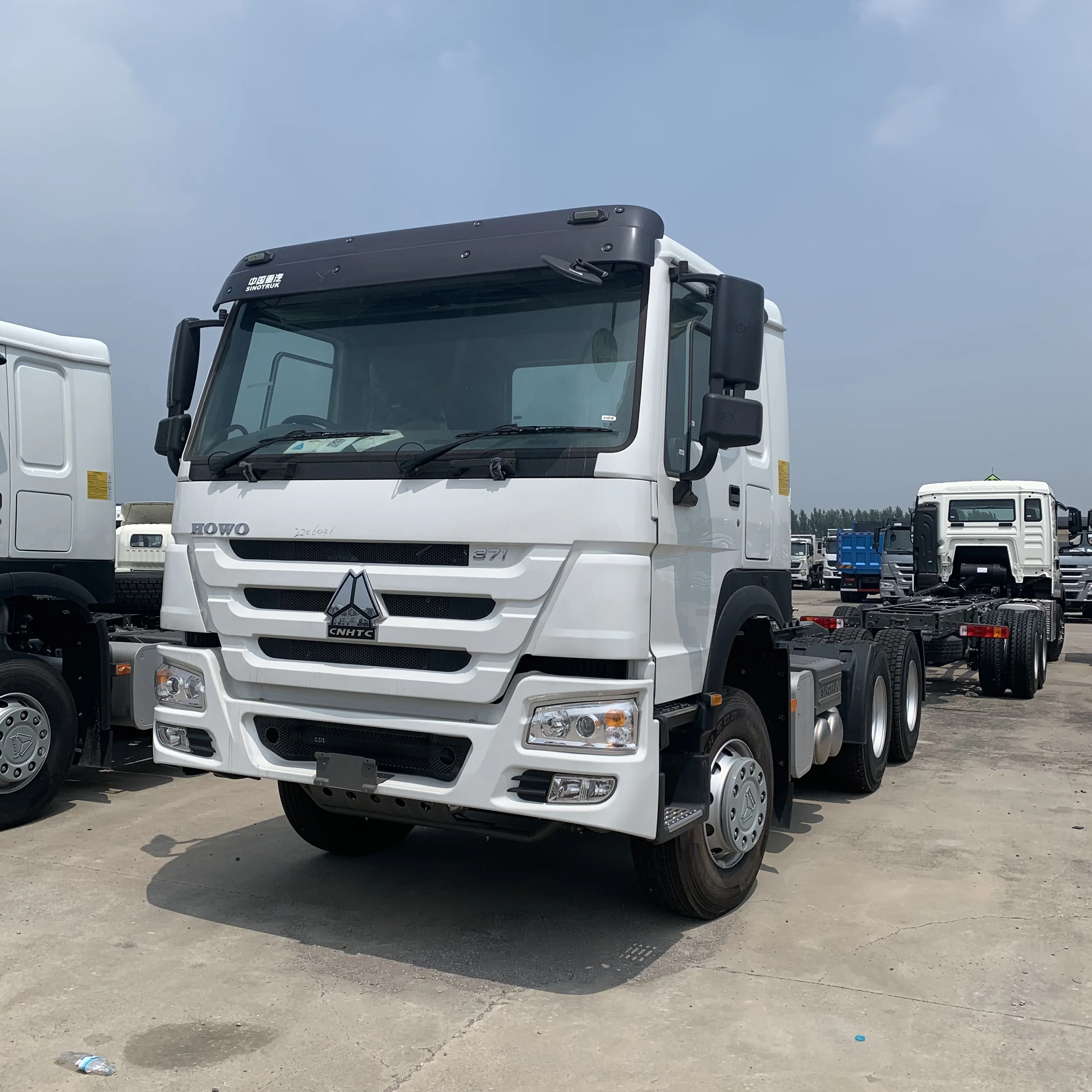 Cheap Price Sinotruck Shacman 6x6 6x4 8x4 Truck Tractor Trailer Head