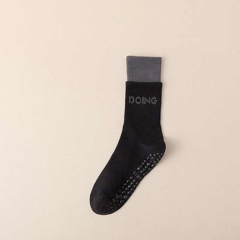 High Quality Custom Logo Anti Slip Fitness Yoga Socks Cotton Crew Sock Women Non-Slip Grip Sports Socks