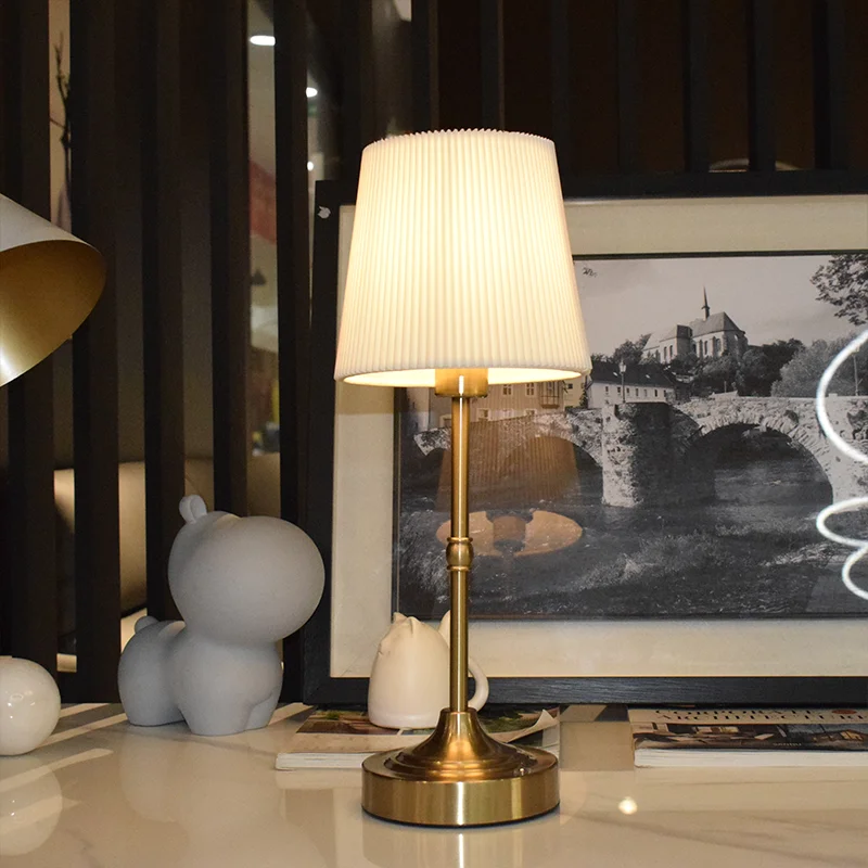Bedside Dining Room Touch Sensor Control 3-Level Brightness Cordless LED Metal Led Table Light Portable Fabric Shade Desk Lamp