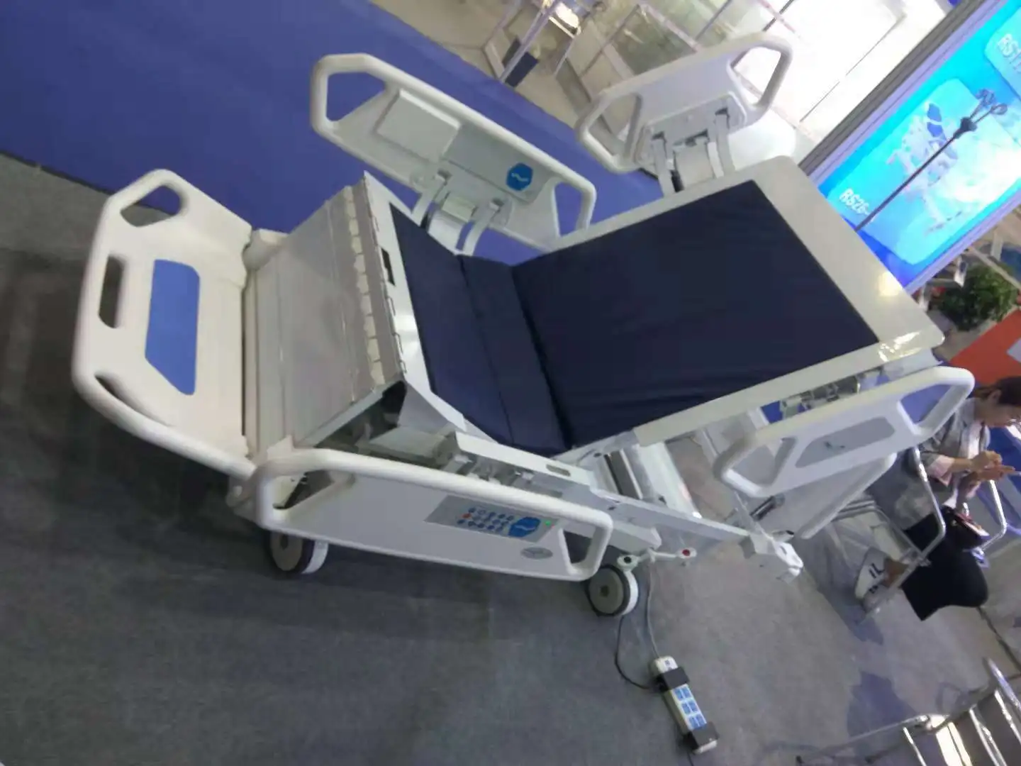 Hochey Medical Luxury Hospital Patient Bed Multi-function Electric Hospital Bed ICU Nursing Bed With Battery