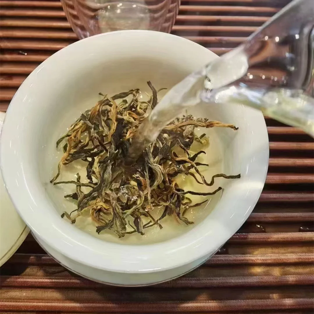 Китайский черный чай Fengqing Yunnan Dianhong золотой Maofeng