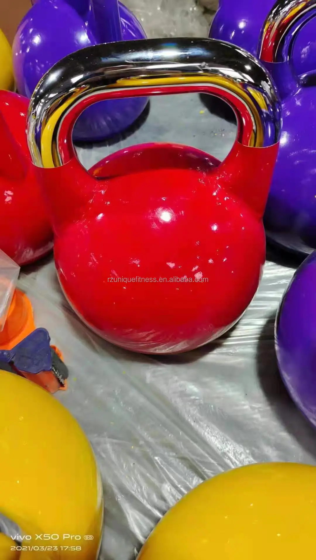 Customized Colored Steel Kettlebell Hot Sports Equipment for Gym Iron Material Competition Kettlebell
