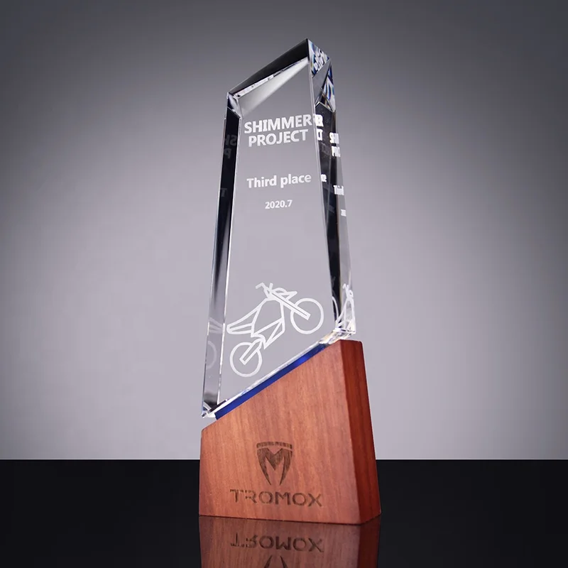
Wholesale crystal trophy corporate glass crystal trophy awards custom logo engrave wood crystal plaque award 