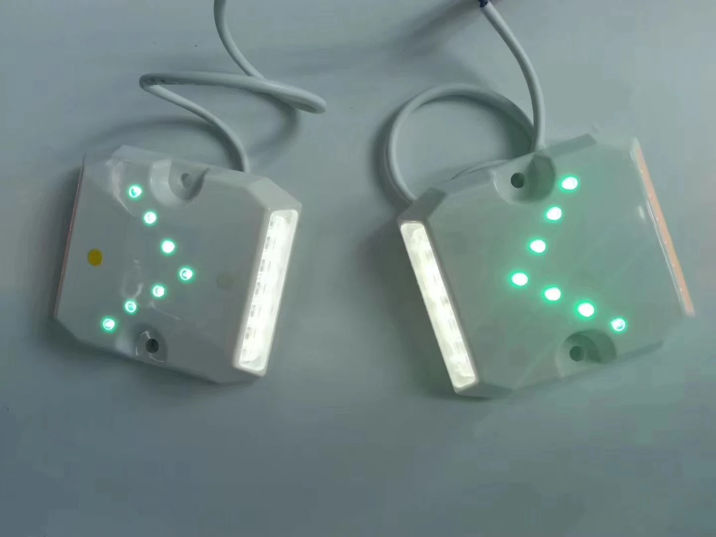 DC 24V/12V tunnel with line studs IP68 plastic wired cable with arrow LED road studs