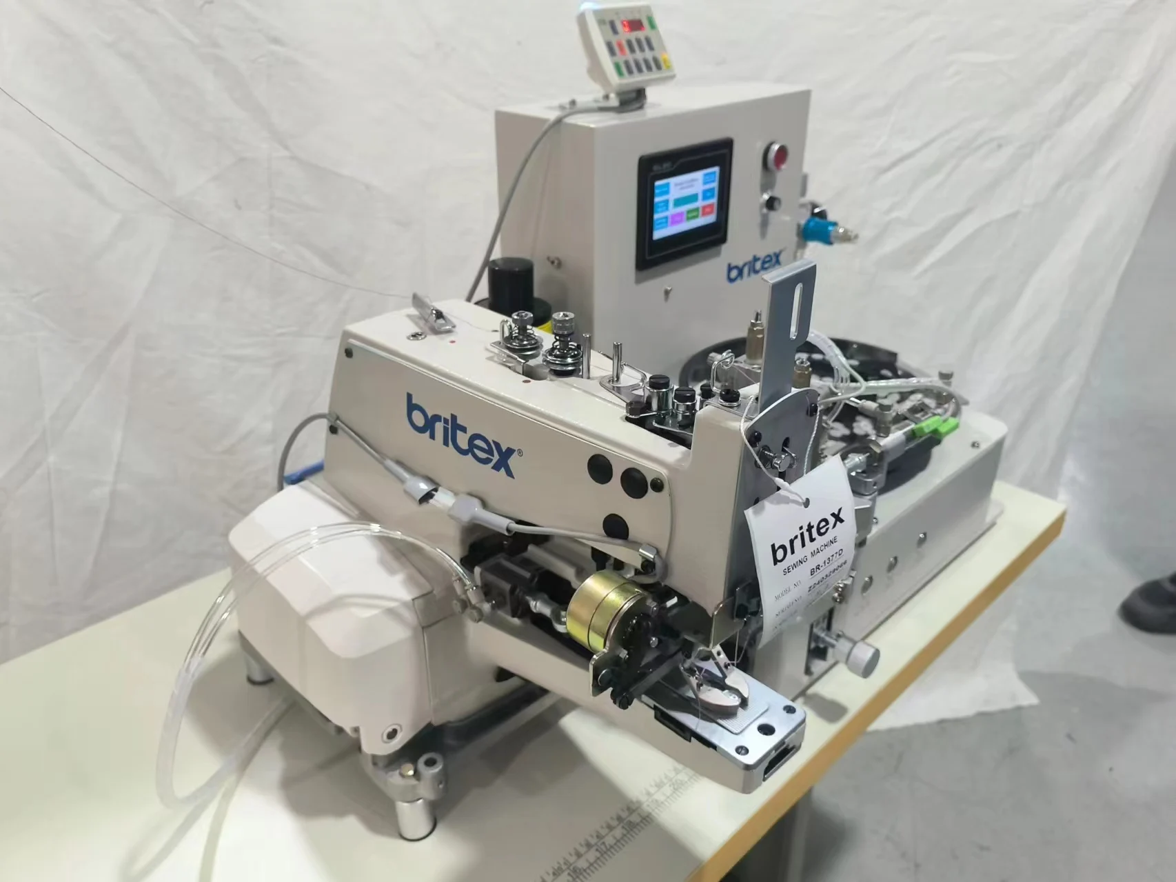 BR-1377D-SK Button Attaching sewing machine  with automatic feeder device