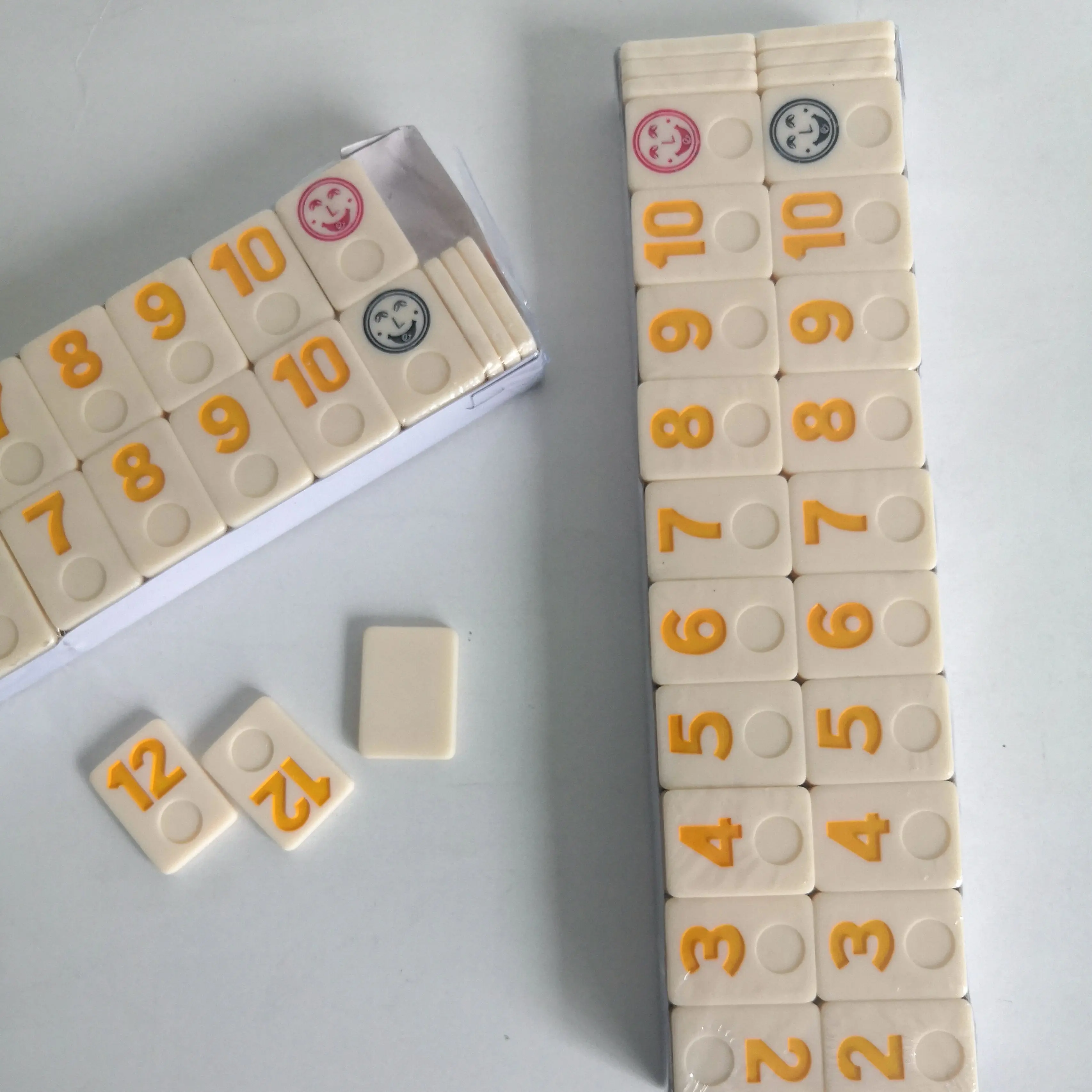 The melamine rummy in the paper box