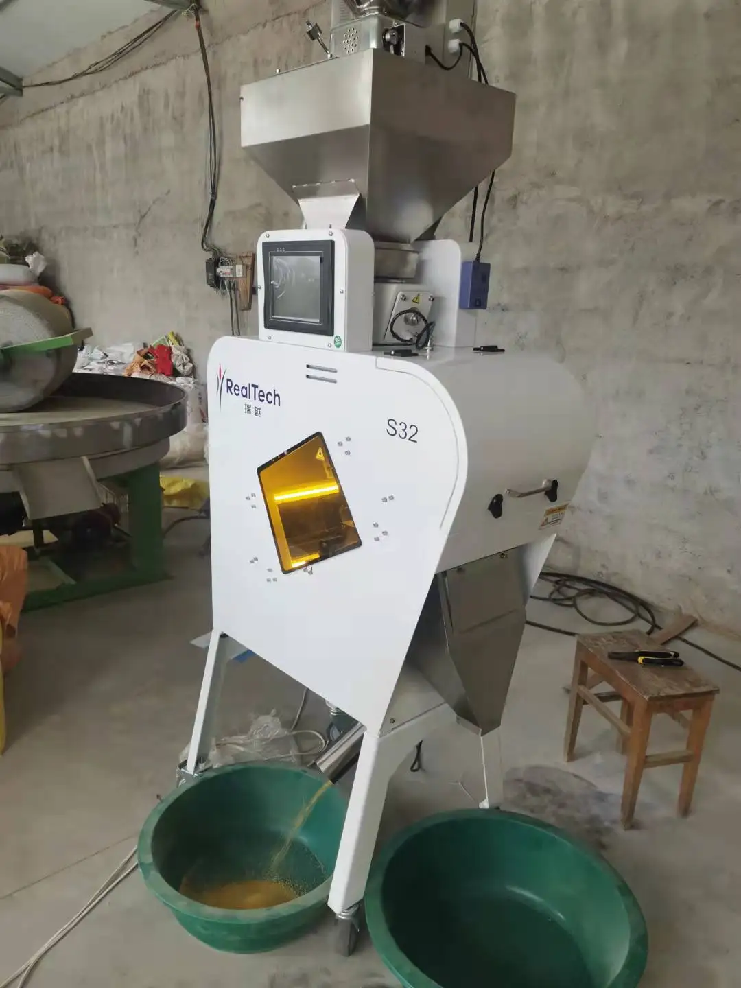 China Supply Mini CCD Color Sorter Rice Mill Barley Wheat Rye Metal Particles Optical Sorting Machine