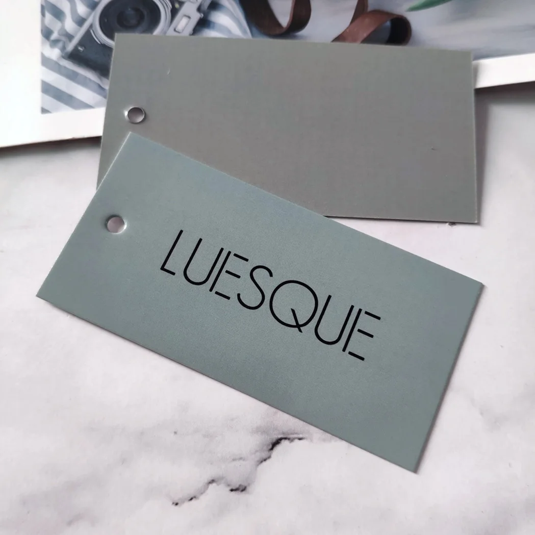 Оптовая продажа, подвесные бирки на заказ, бумажные бирки для одежды, собственный логотип