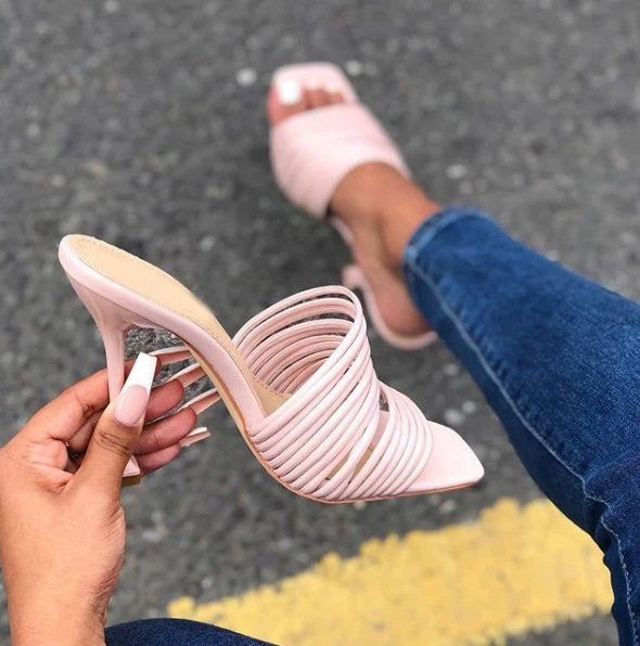 Eilyken новые женские шлепанцы без задника с открытыми пальцами квадратным носком; trappy открытой пяткой на высоком каблуке; Шлепанцы плоской подошве женская модная летняя обувь; Женская обувь