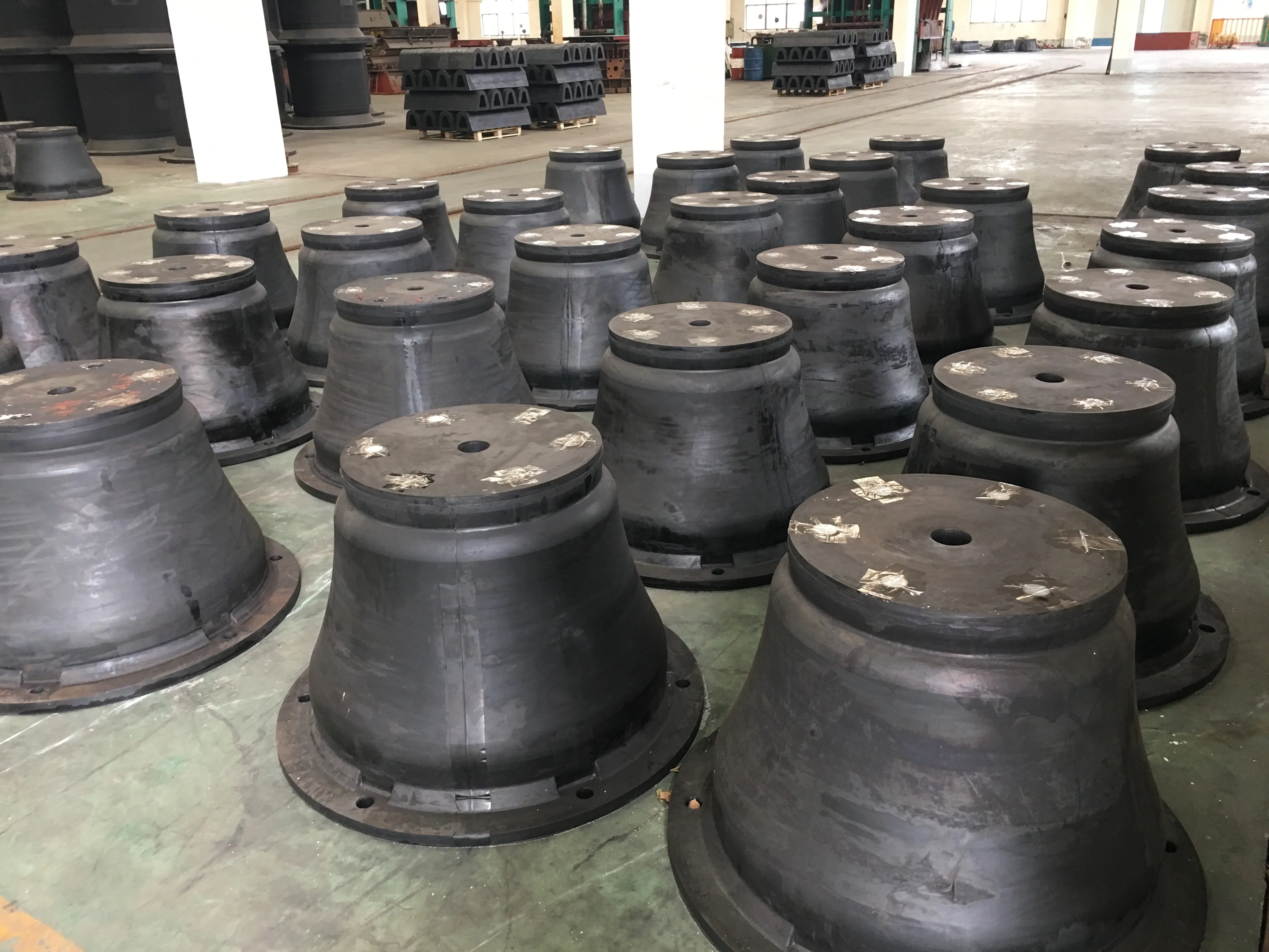 ZC1000H 1000*1500*1350mm Black Color Boat Of Cone Shape Tug Rubber Fender