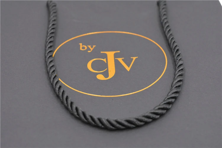 
Wholesale Custom Printed Black Design Kraft Paper Bag with your Own Logo for Wine Garment Skirt Jackets Coats Packaging 