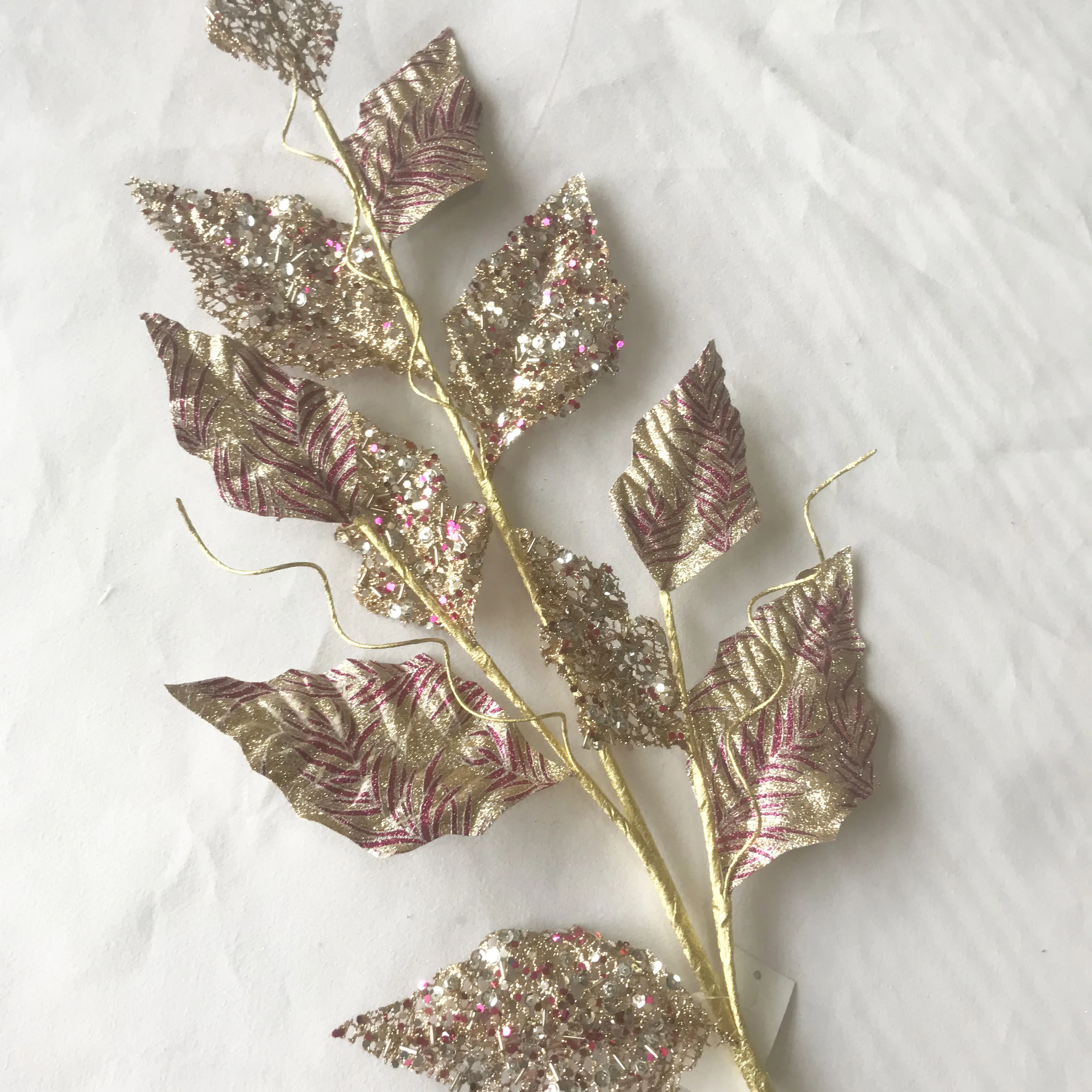 
Fine custom-made flowers fleurs with golden onion powder dried leaves plastic branches for fall wall backdrop Christmas decor 