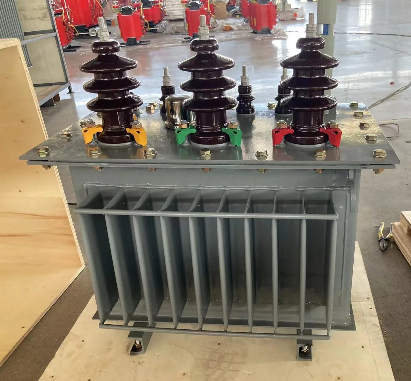 Three-Phase Oil Immersed Transformer with 25kva to 630kva Capacity 380v/440v Output Voltage 10kv/35kv Input Voltage Power Usage
