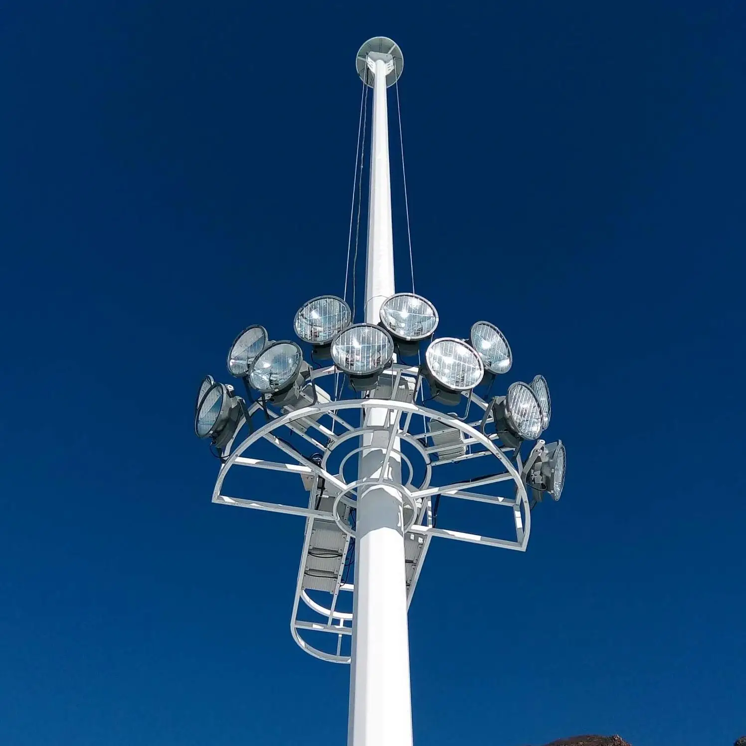 Заводская розетка, прожекторы с высоким мачтовым полюсом со съемной системой моторной лебедки для шоссе, Спортивного стадиона, аэропорта