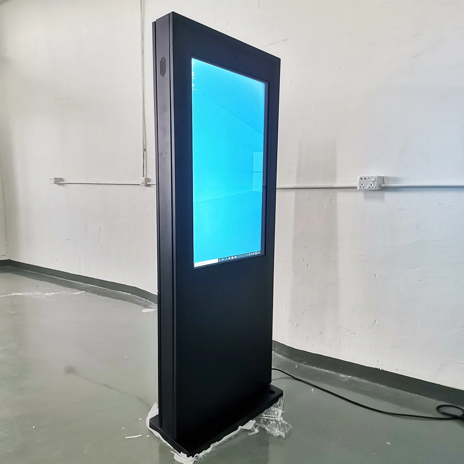 High Brightness 2500nits touch screen lcd outdoor advertising totem kiosk CMS software LCD display digital signage and displays