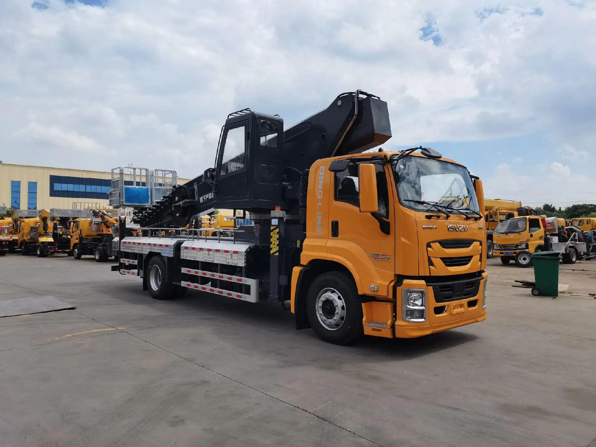 ISUZU 60 м телескопическая воздушная Рабочая платформа грузовик 4x2 высотный рабочий с ковшом