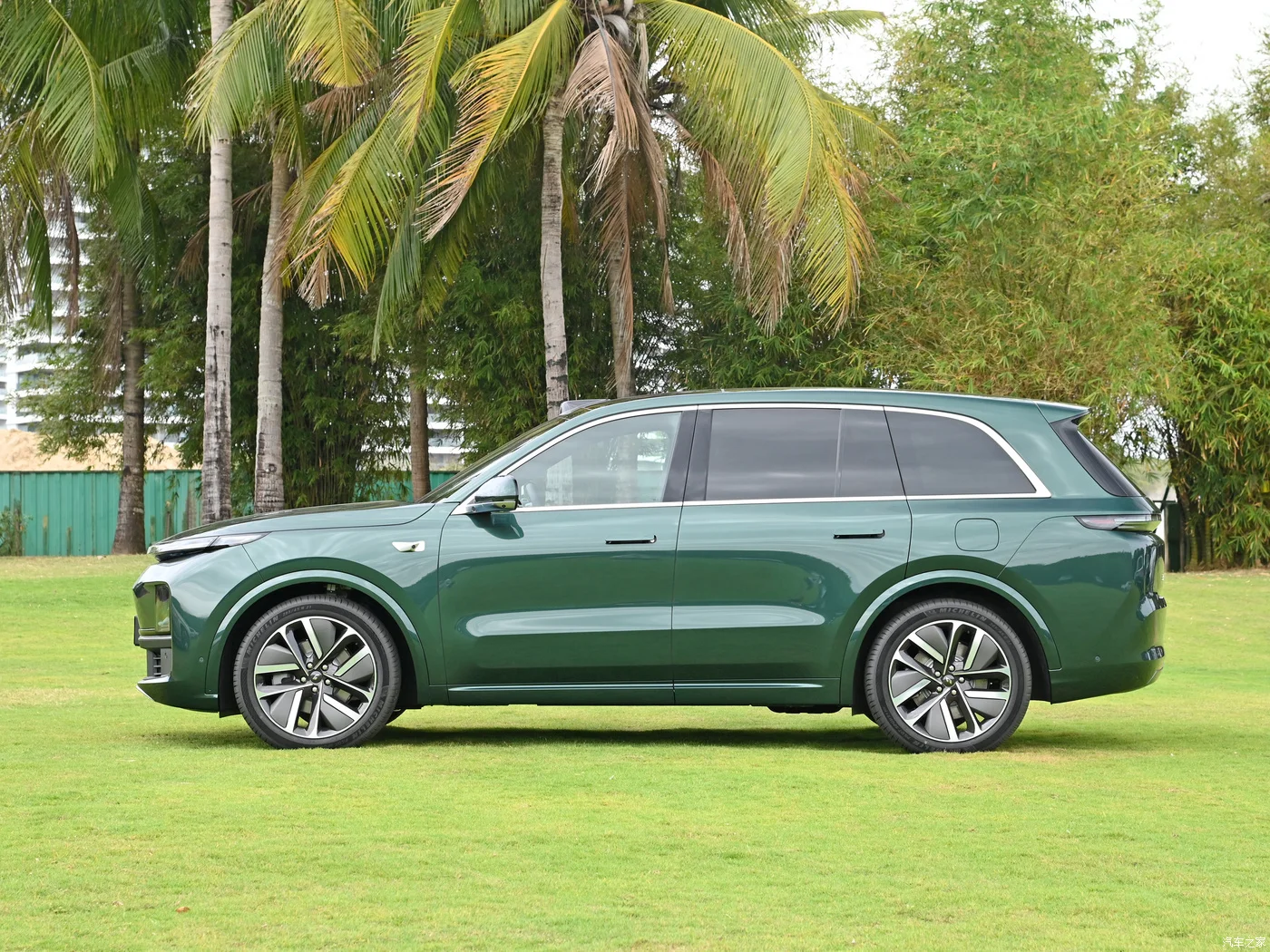 Extend Range Electric Vehicle China Lixiang L8 Turbo Long Range Version Stock Car Low Price For Sale