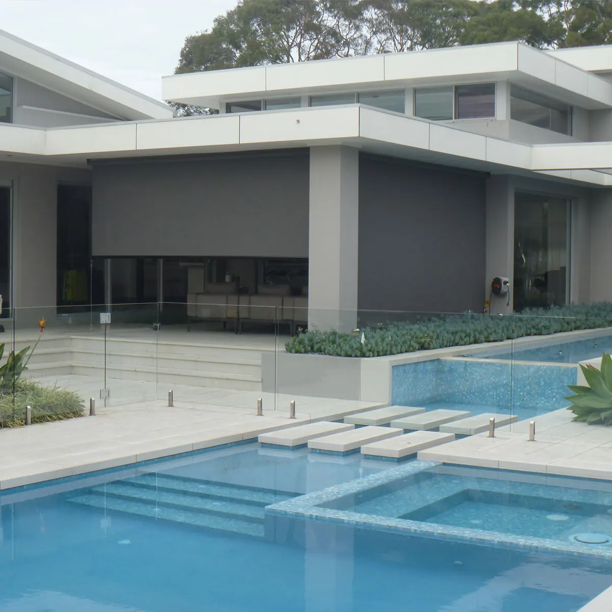 Natural Sunscreen Windproof Waterproof Motorized Remote Control Motor Smart Outdoor Clear Plastic Roller Blinds