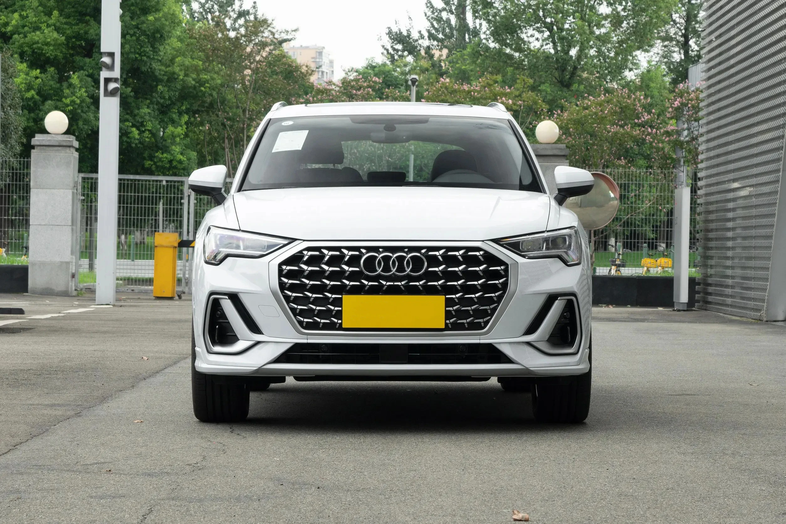 Лидер продаж Автоматический Компактный бензиновый автомобиль 7 скоростей 250 нм Audi Q3 внедорожник 5 дверей мест 200 км/ч