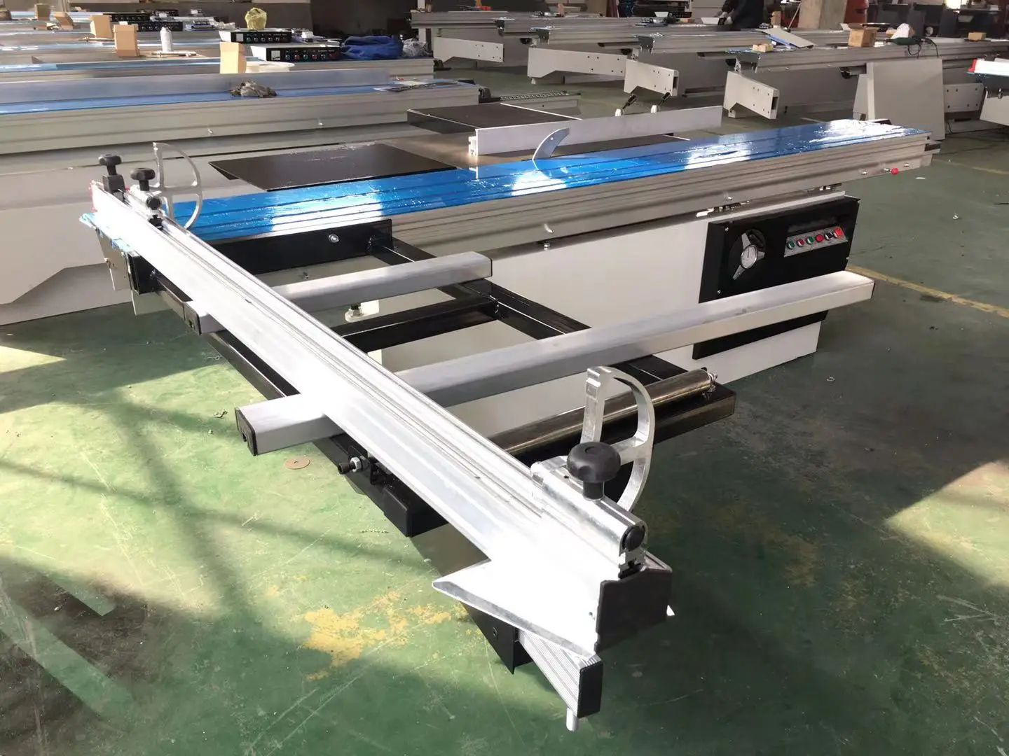 CNC Panel Saw Hot Selling Sliding Table Woodworking Automatic Wood Saw Machine For Panel Furniture