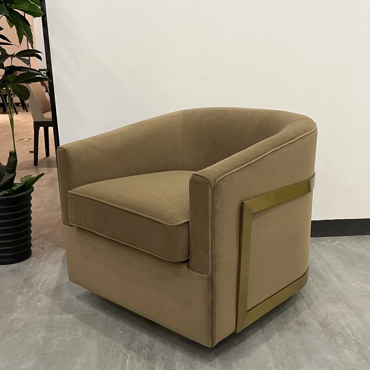 Ferly Hot Sale Reginald Leather Swivel Chair - Oak Base Living Room Furniture Single Seat Sofa Chair