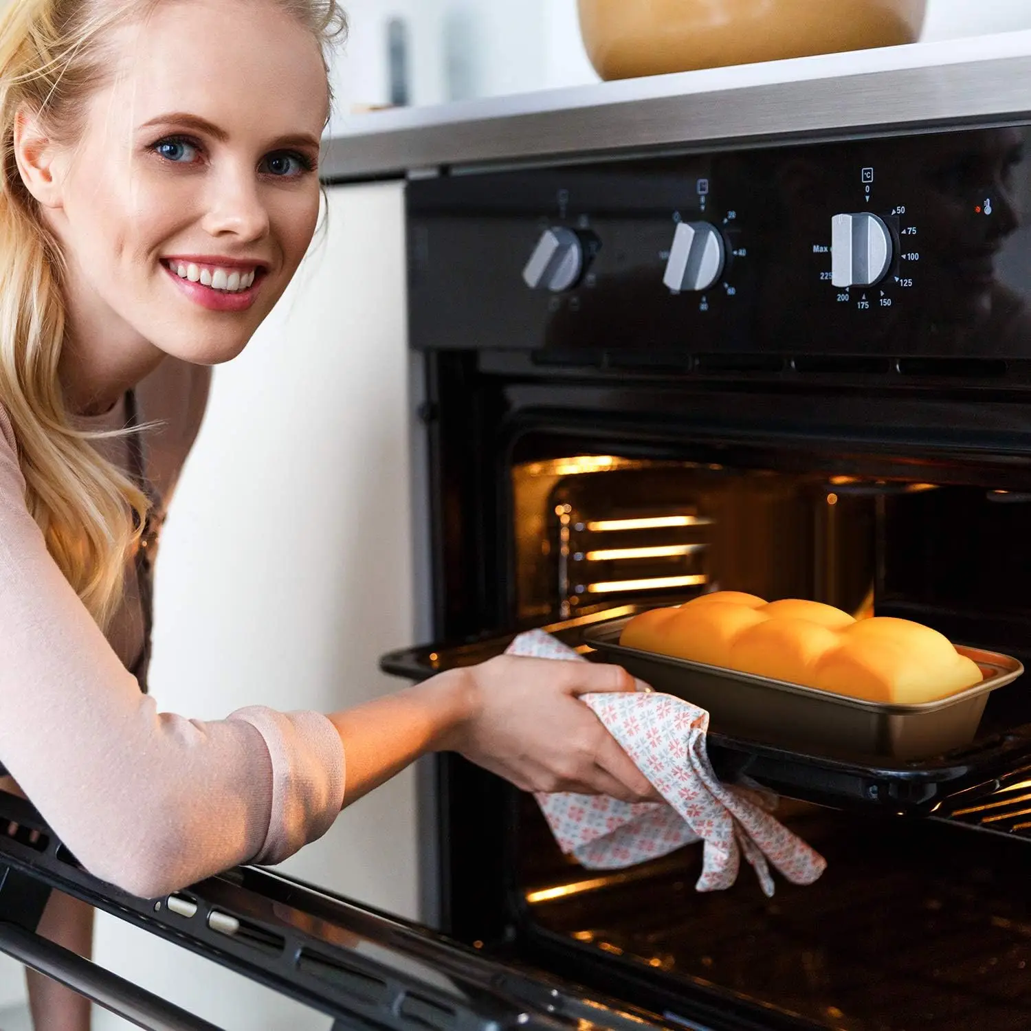 4 Pieces Nonstick Loaf Pan 8.5 x 4.5 Inch Carbon Steel Kitchen Baking Bread Pan Tin Rectangle Bakeware for Home Baking