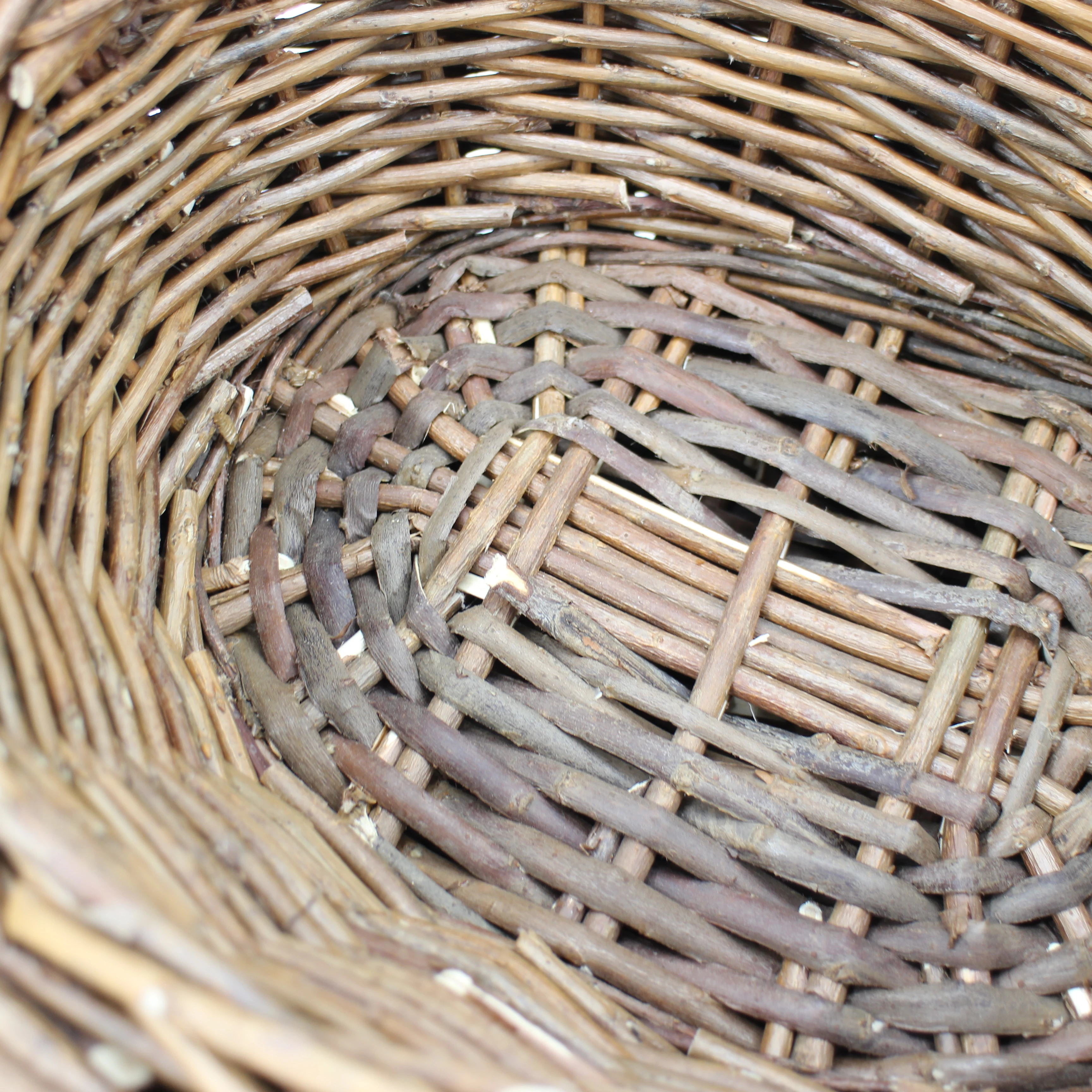 YMQL Handmade Leather Willow Fruit Basket, High Quality Retro Flower Basket