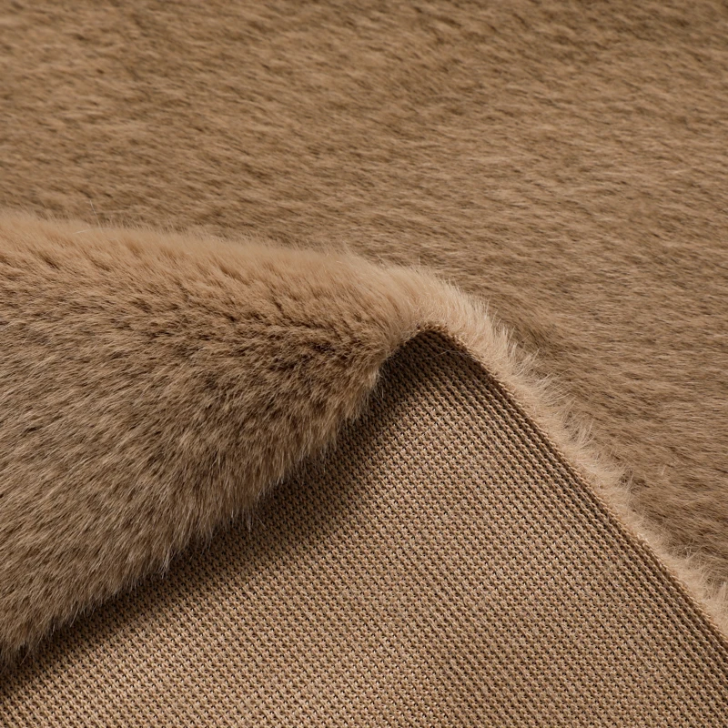 
 Новый дизайн, горячая распродажа, окрашенный мех кролика, искусственный мех животных, широко используемый  