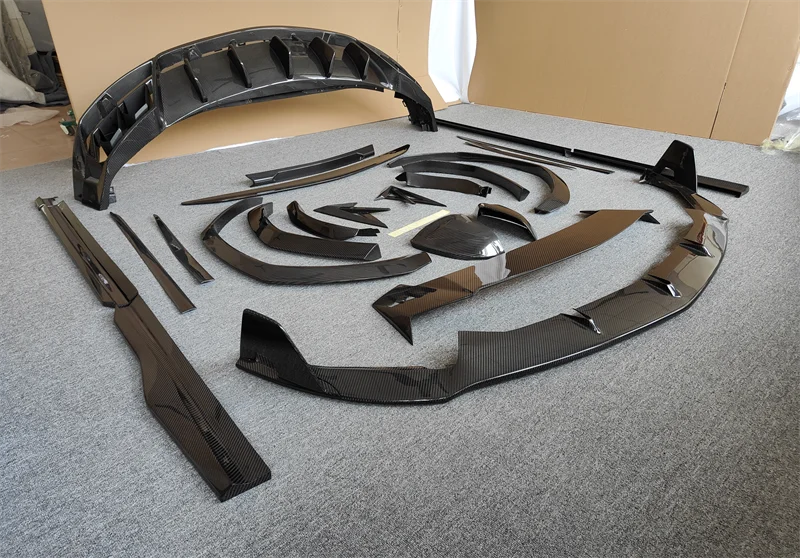 URUS upgraded to M-style carbon fiber body kit for Lamborghini URUS front lip rear diffuser side skirts rear spoiler