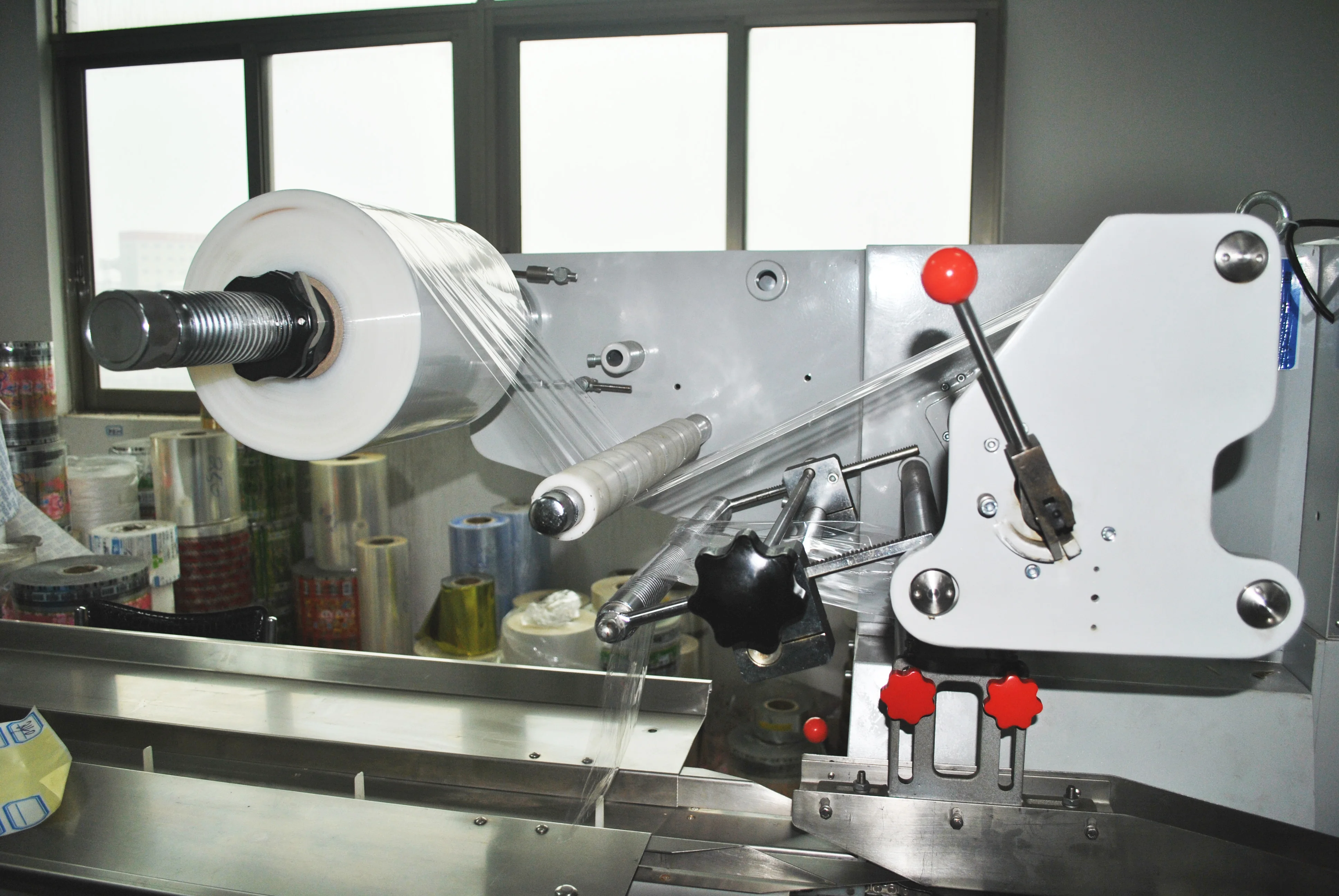 Good Quality Automatic Shrink Wrapping Machine Car Solid Fragrance Box Film Shrink Packaging Machine