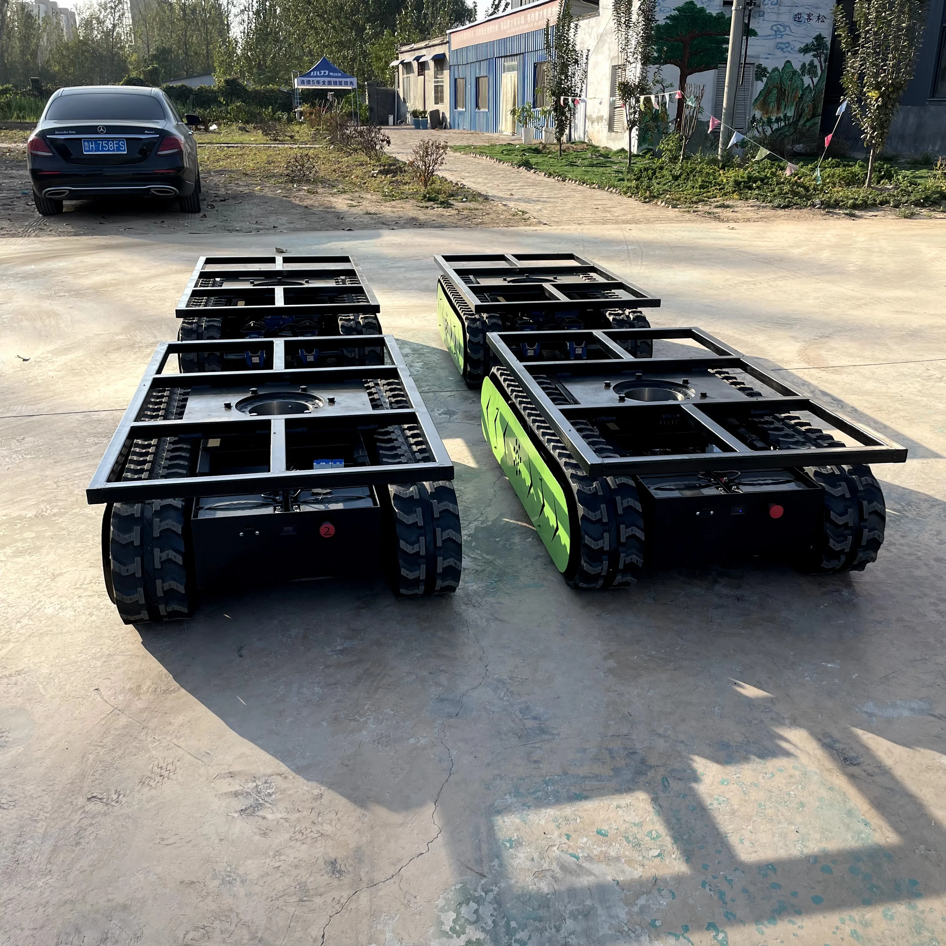 Quality Guarantee Rubber Tracks Crawler Electric Remote Control Chassis With Rotary Support
