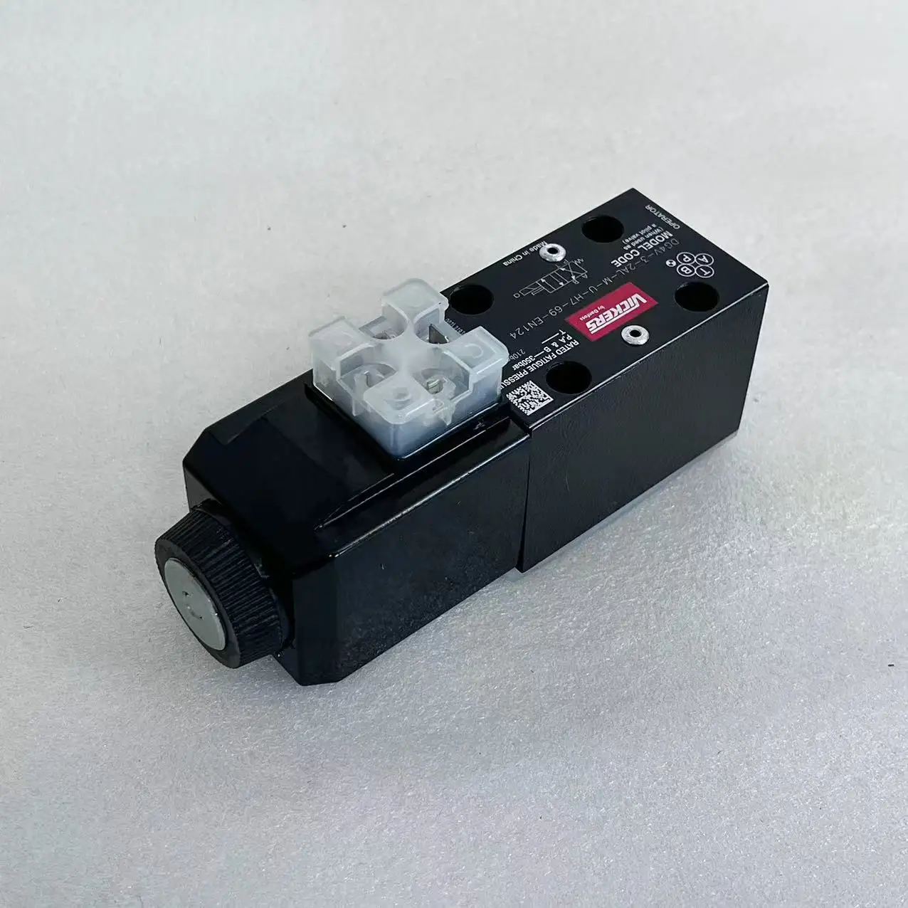 DG4V-3-2AL-M-U-H7-69-EN124 клапан управления электромагнитным направленным клапаном Danfoss для машины литья под давлением